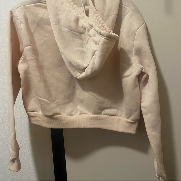 Cropped Cozy Hoodie || Conductive Inner Material || Warm & Simple - Picture 3 of 7